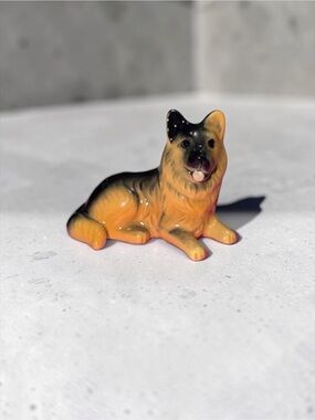 Decorative German Shepherd Figurine - Shaker